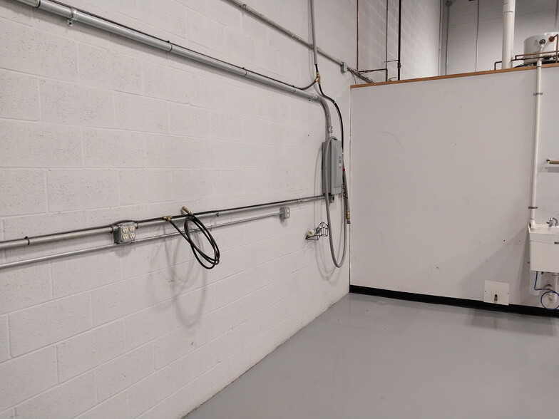 More Photos Of 301-315 Camars Dr, Warminster Research And Development For Lease