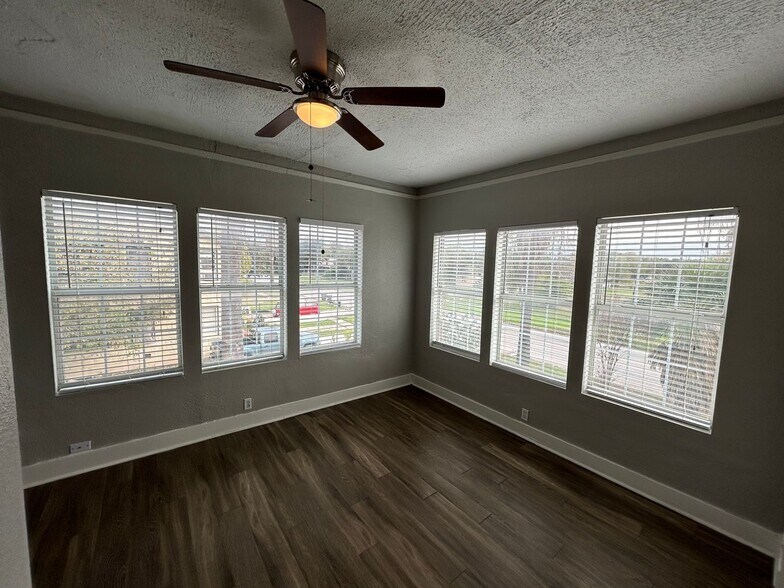 More Photos Of 1409 W Woodlawn Ave, San Antonio Apartments For Sale