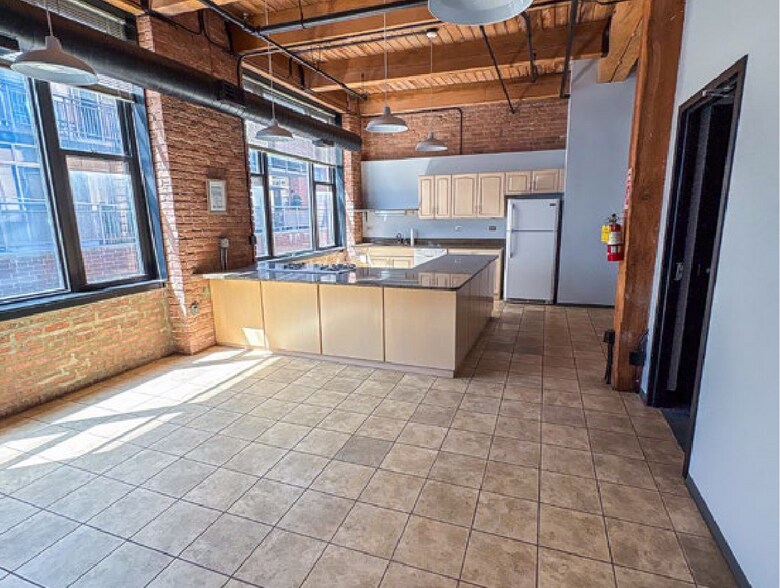 More Photos Of 112 S Sangamon St, Chicago Loft Creative Space For Sale
