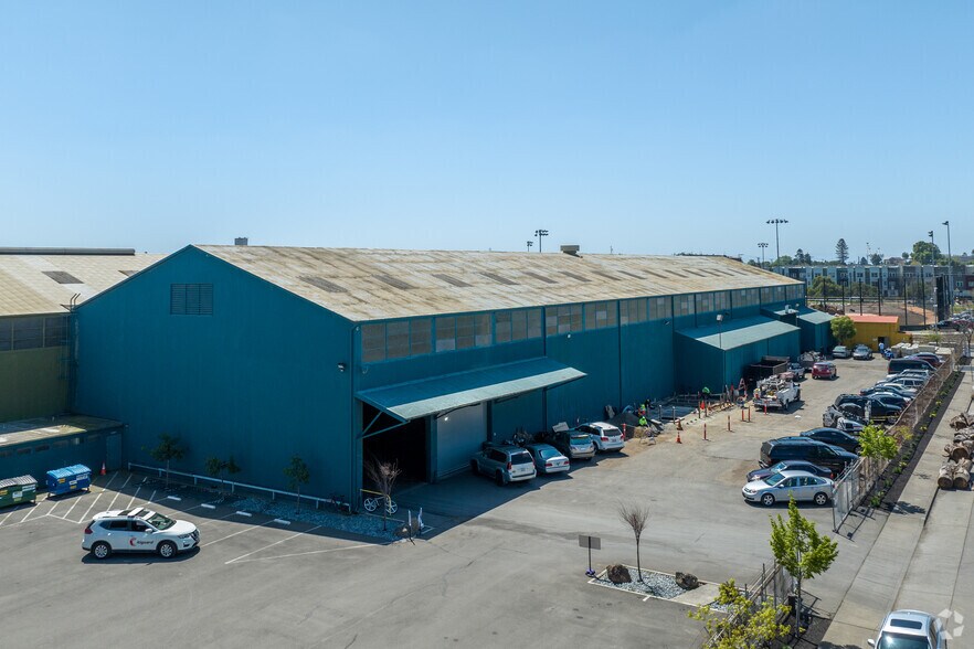 More Photos Of 1699 W Grand Ave, Oakland Manufacturing For Lease