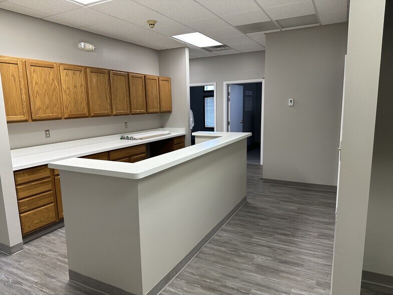 More Photos Of 8528 Broadway, Merrillville Office For Sale
