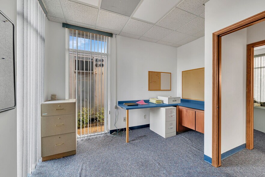 More Photos Of 24 Danny's Dr, Streator Bank For Sale