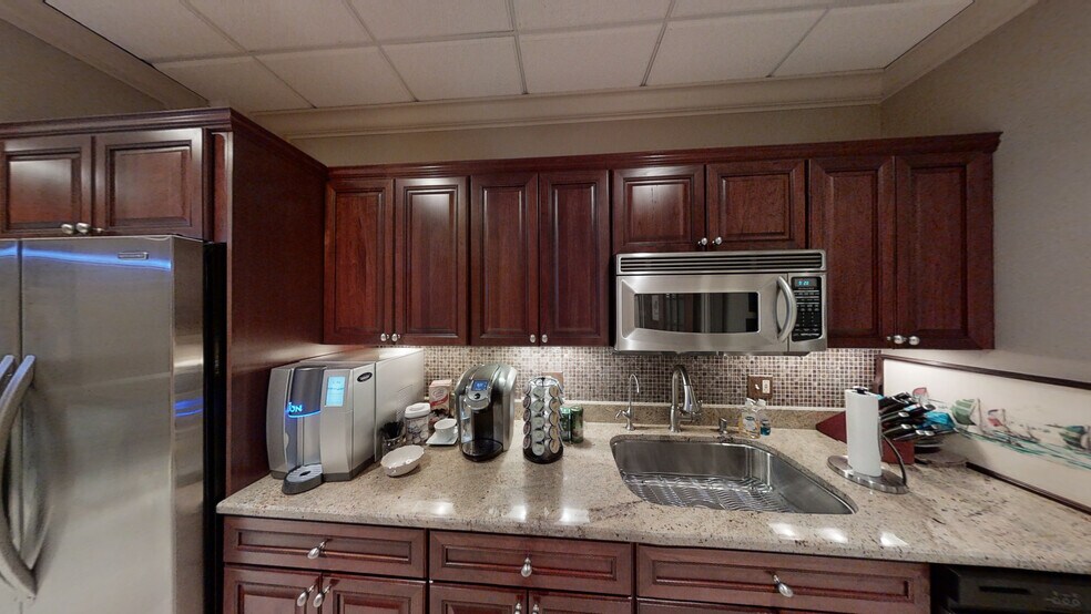 More Photos Of 8401 Chagrin Rd, Chagrin Falls Medical For Sale