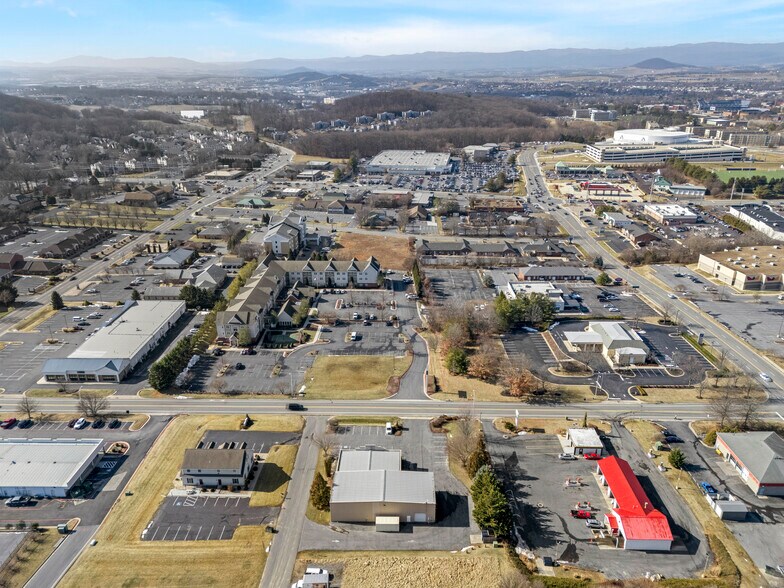 More Photos Of 1930 Deyerle Ave, Harrisonburg Freestanding For Sale