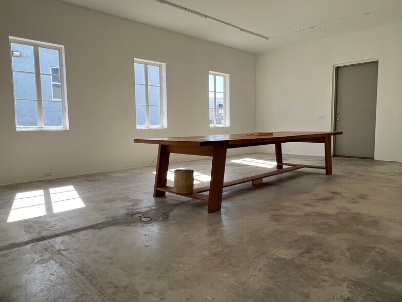 More Photos Of 1031 NW 21st St, Miami Warehouse For Sale
