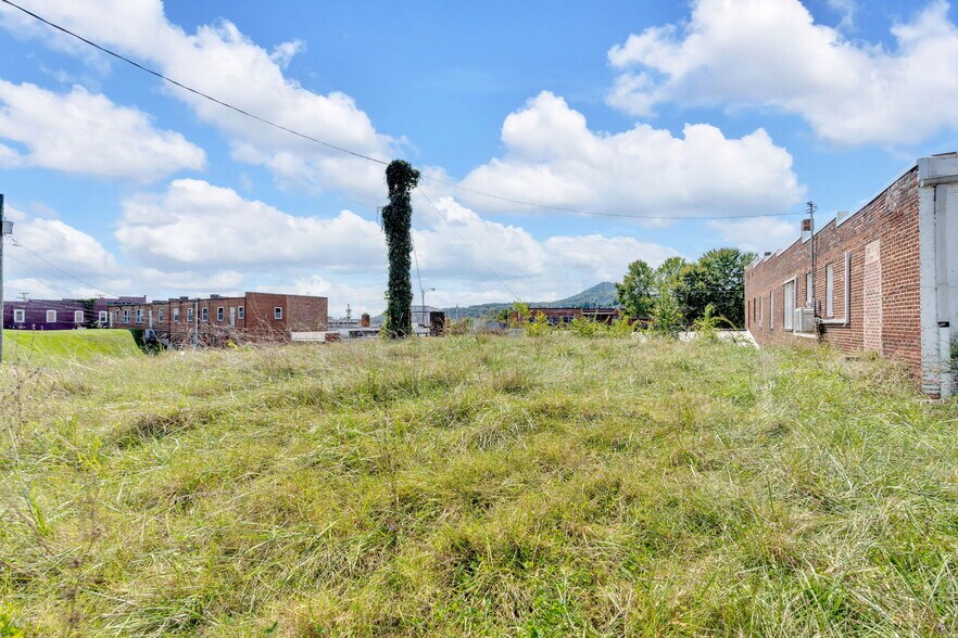 More Photos Of 333 Sullivan St, Kingsport Storefront For Sale