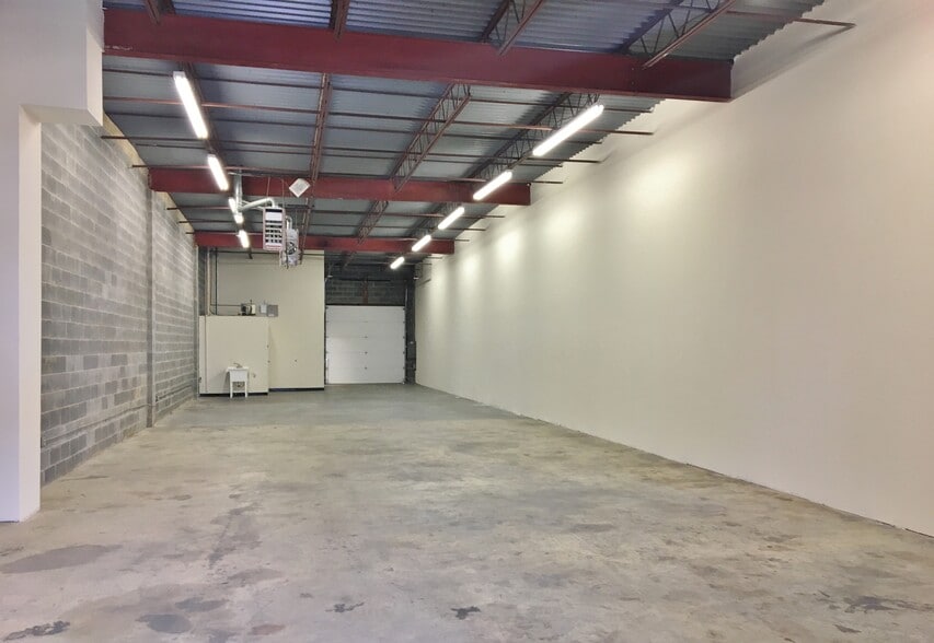 More Photos Of 2201-2353 Distribution Cir, Silver Spring Warehouse For Lease