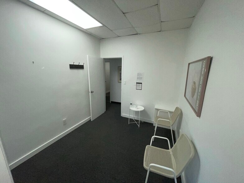 More Photos Of 20-24 Park Pl, Great Neck Office Residential For Lease