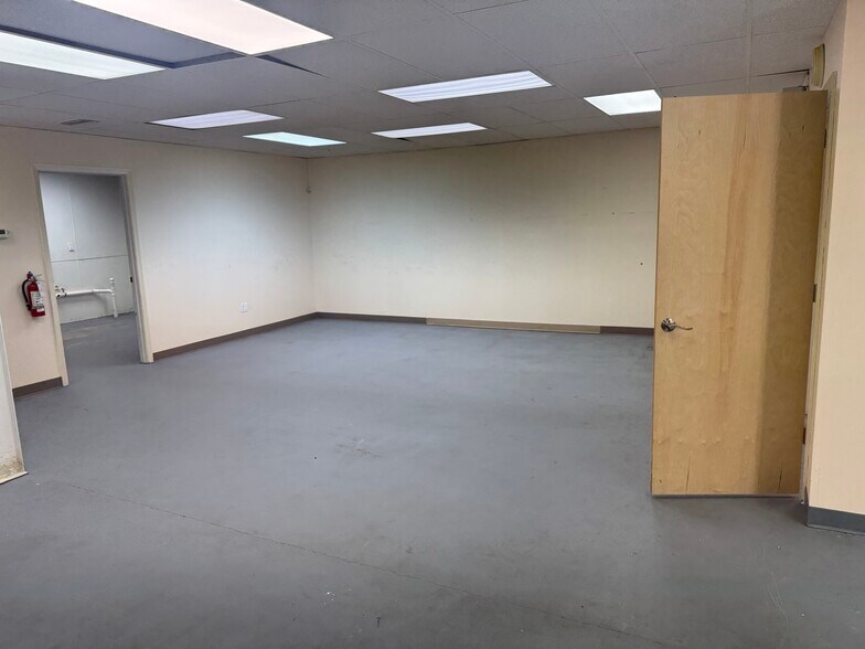 More Photos Of 1002 Manatee Ave, Bradenton Freestanding For Lease