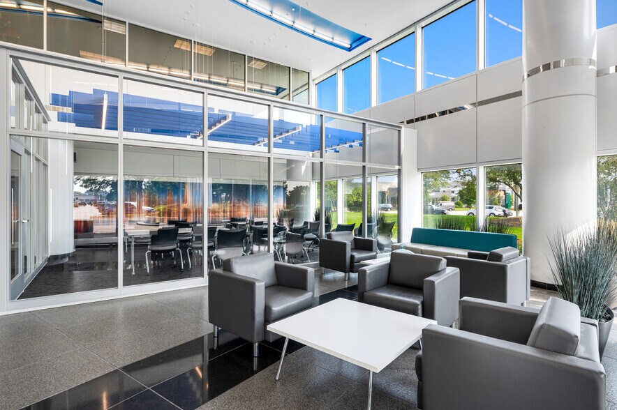 More Photos Of 40 Skokie Blvd, Northbrook Office For Lease