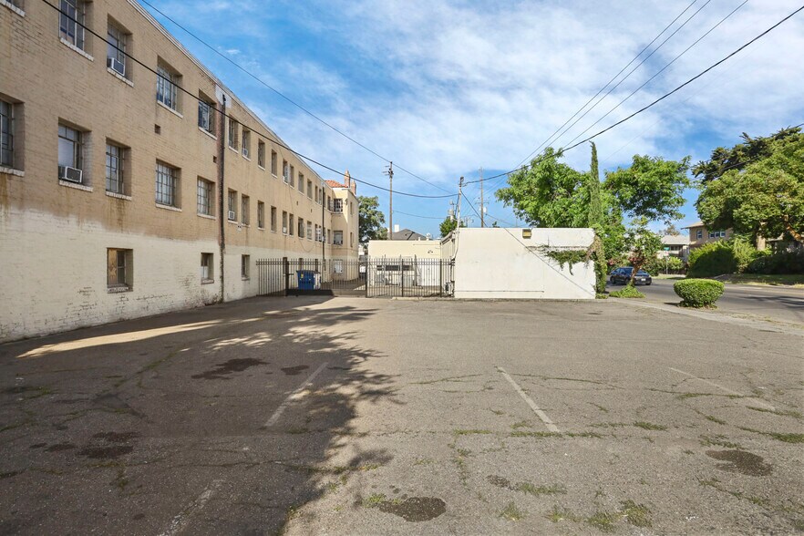 More Photos Of 1446 N Hunter St, Stockton Office For Sale