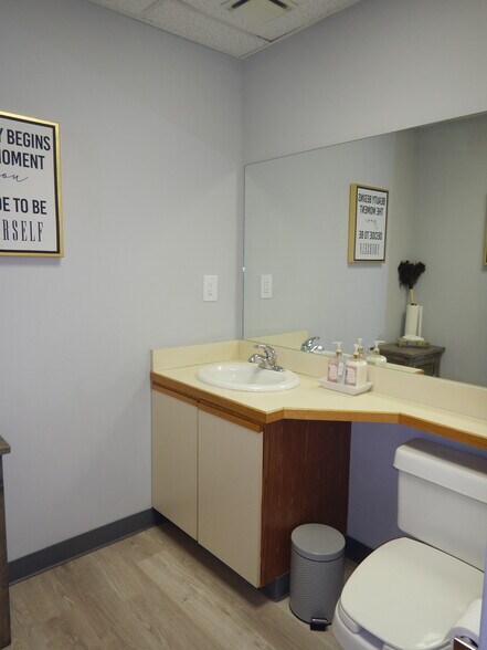 More Photos Of 254 N Broadway, Salem Storefront Retail Office For Sale