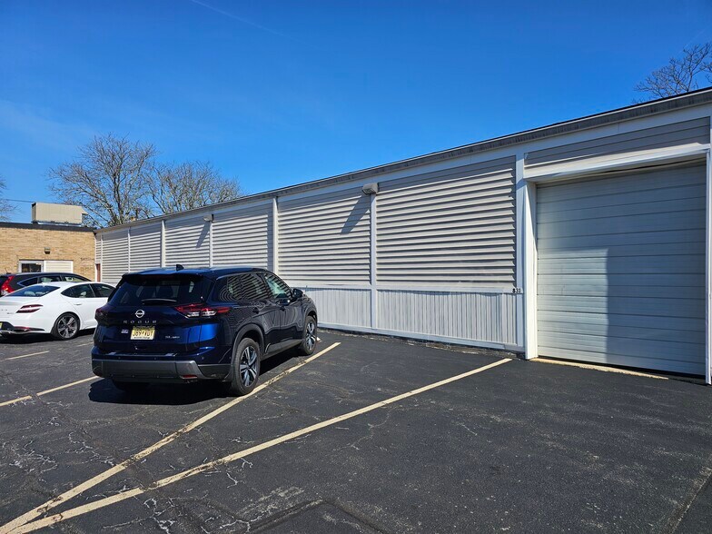 More Photos Of 831 State Rd, Princeton Showroom For Lease