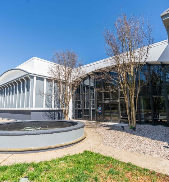 More Photos Of 2719 Westport Rd, Charlotte Warehouse For Lease