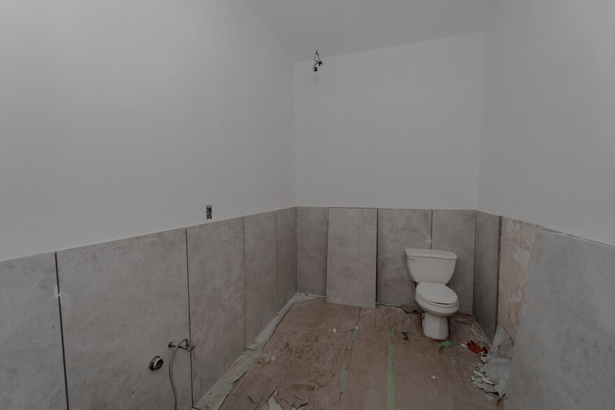 More Photos Of 131 W 14th St, New York Storefront Retail Residential For Lease
