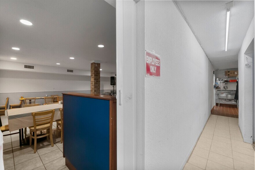 More Photos Of 1400 N Frazier St, Conroe Restaurant For Sale