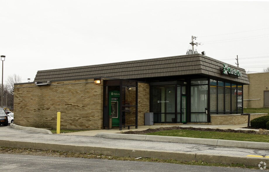 57225785 Chevrolet Blvd, Parma, OH 44130 For Lease