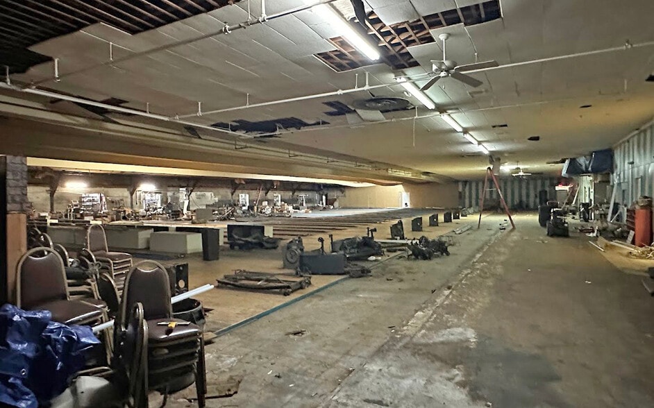 More Photos Of 19600 Woodward, Detroit Freestanding For Sale