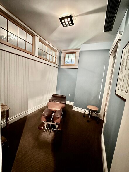 More Photos Of 4 Dearfield Dr, Greenwich Medical For Lease