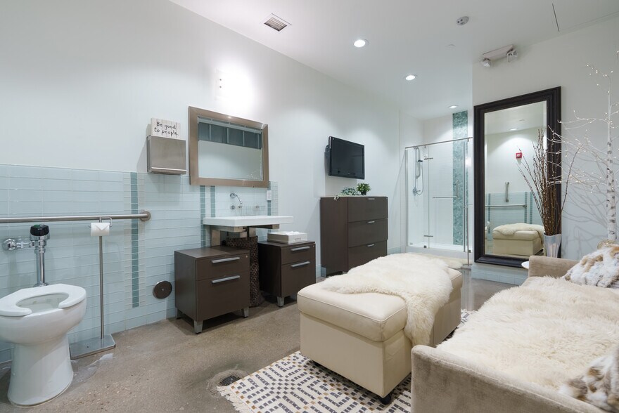 More Photos Of 2210 Blake St, Denver Apartments For Lease