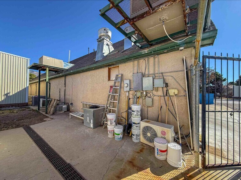 More Photos Of 2203 1st St, Alamogordo General Retail For Sale