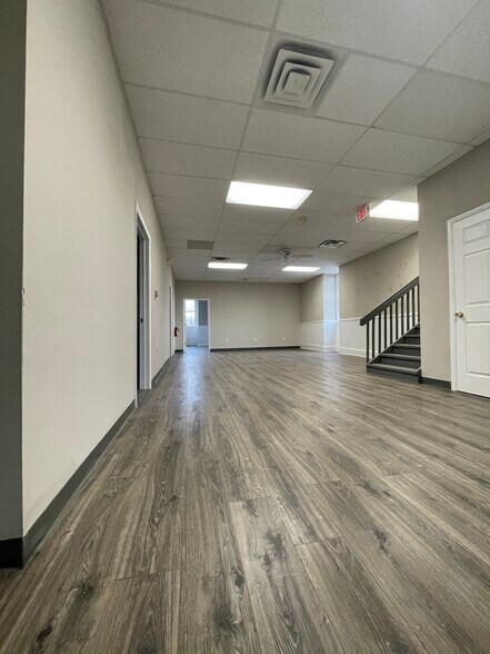 More Photos Of 8 N Broadway, Pitman Medical For Sale