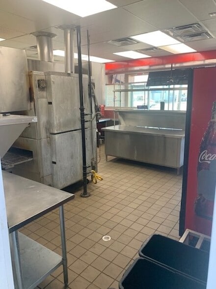 More Photos Of 17140 E Warren Ave, Detroit Fast Food For Sale
