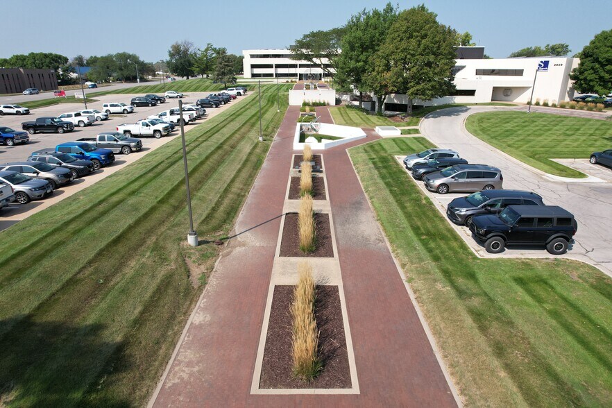 More Photos Of 2829 Westown Pky, West Des Moines Office For Lease