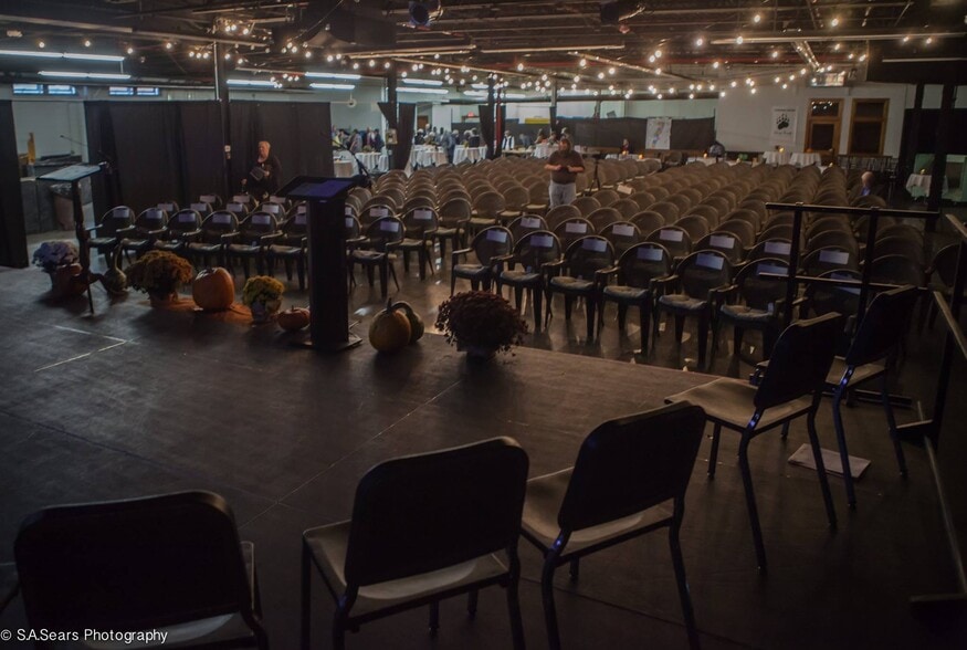 More Photos Of 63 Flansburg Ave, Dalton Flex For Sale