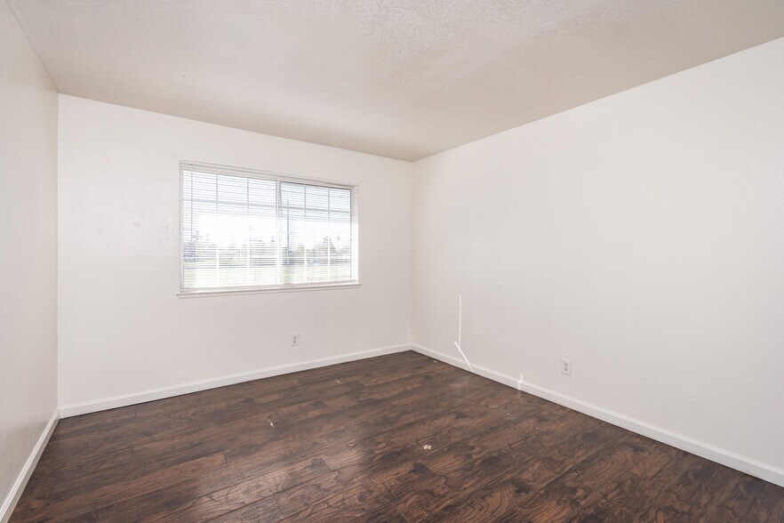 More Photos Of 10 Nedra Ct, Sacramento Apartments For Sale