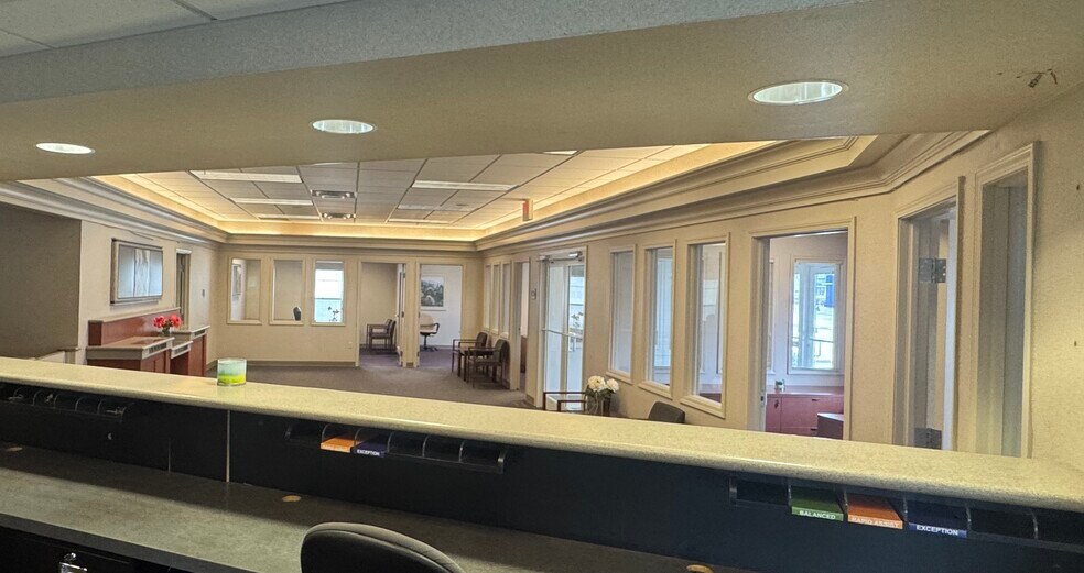 More Photos Of 1412 S Main St, Findlay Bank For Sale