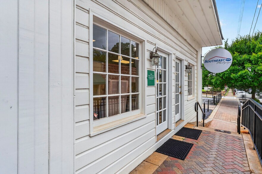 More Photos Of 40 Macon St, McDonough Medical For Lease