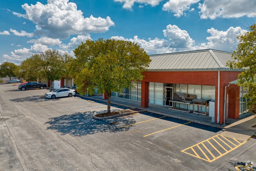 More Photos Of 15635 Vision Dr, Pflugerville General Retail For Lease