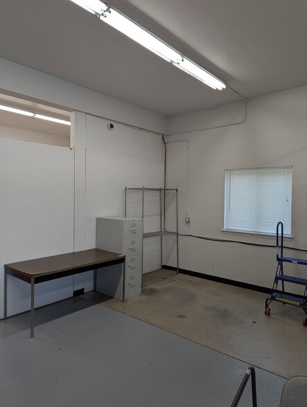 More Photos Of 1040 5th Ave, Lyons Food Processing For Lease