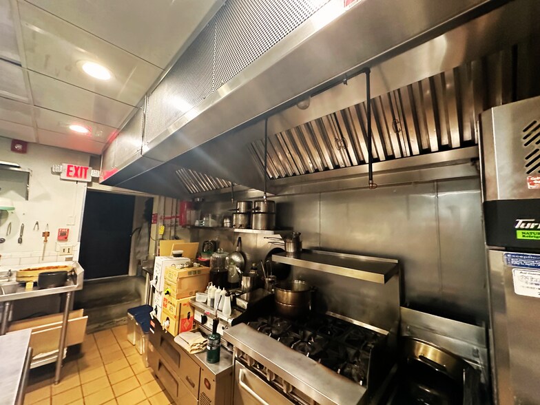 More Photos Of 355 Greenwich Ave, Greenwich Restaurant For Lease