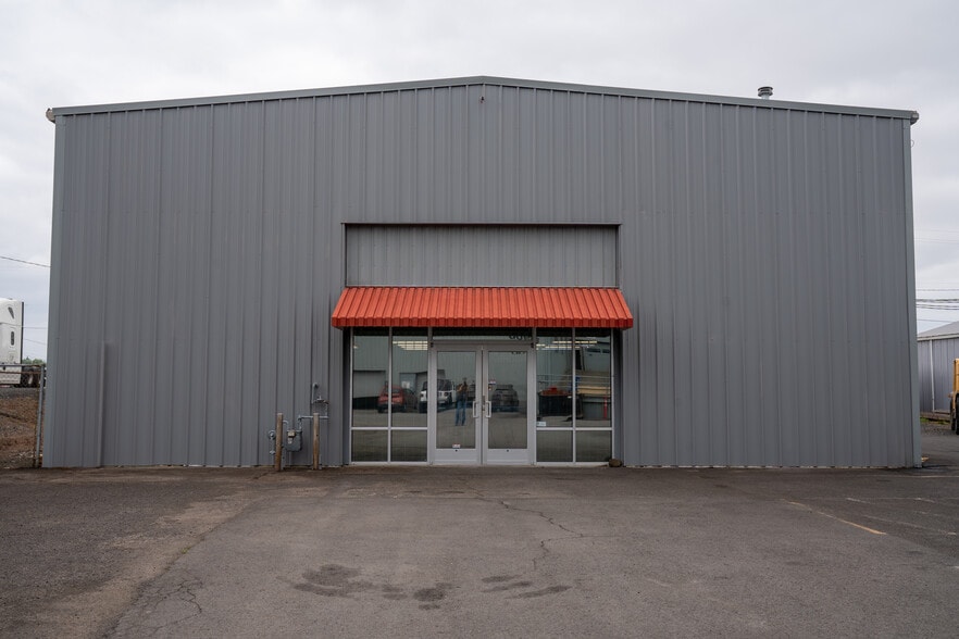 More Photos Of 8922 NE Vancouver Way, Portland Service For Lease