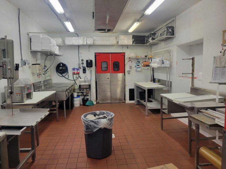 More Photos Of 261 N Main St, Liberty Freestanding For Sale