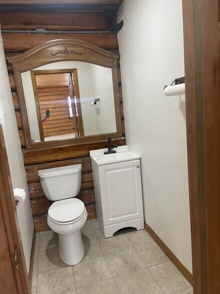 More Photos Of 115 Phillips St, Canyonville General Retail For Sale