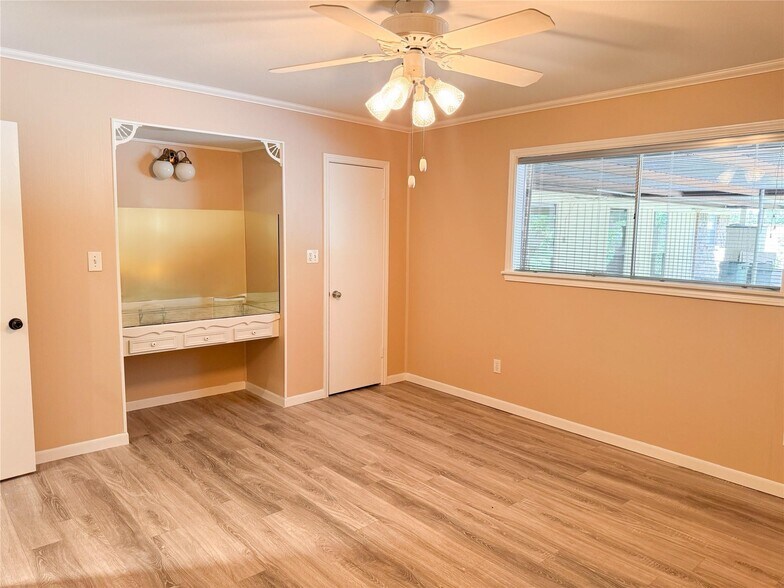 More Photos Of 15331 Lake Lamond Rd, Conroe Flex For Lease