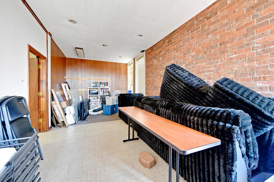 More Photos Of 120 S Liberty St, Independence Office For Sale
