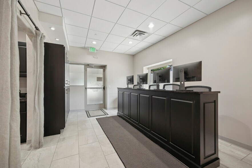 More Photos Of 4420 Valley View Rd, Edina Office For Lease