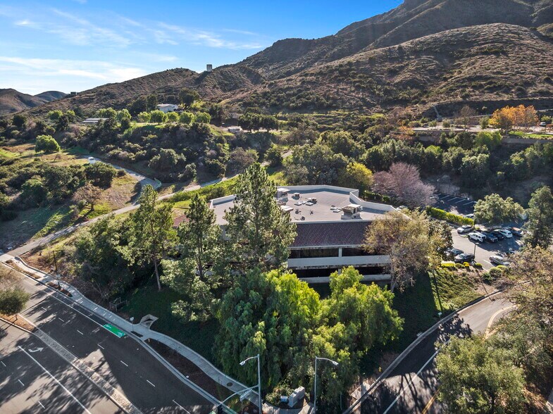More Photos Of 29800 Agoura Rd, Agoura Hills Office For Lease