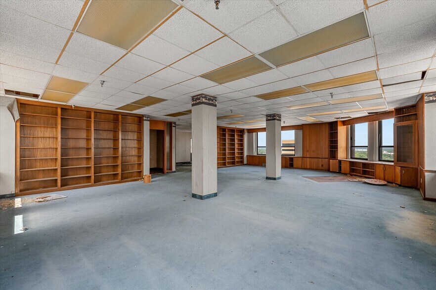 More Photos Of 509 Marshall St, Shreveport Office For Sale