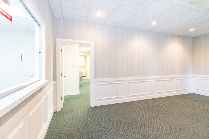 More Photos Of 1421 Ross Dr, Dalton Office For Sale