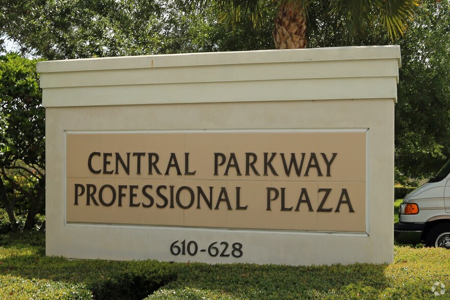 More Photos Of 610-628 SE Central Pky, Stuart Medical For Lease