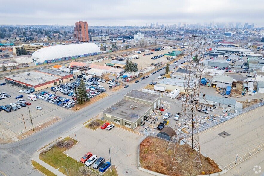 More Photos Of 5010 1st St SE, Calgary Showroom For Sale