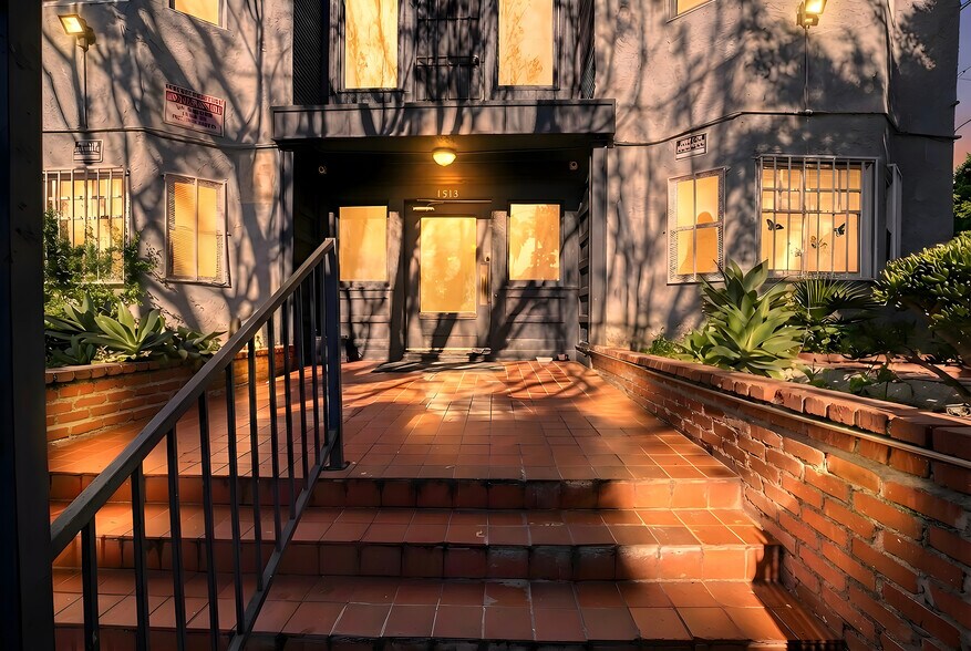 Primary Photo Of 1513 W 12th Pl, Los Angeles Apartments For Sale