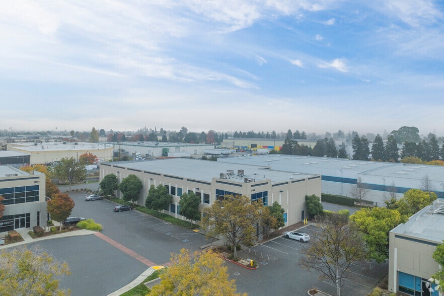 More Photos Of 33268 Central Ave, Union City Industrial For Lease