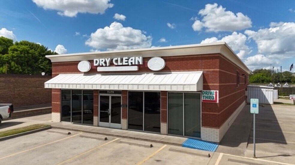 More Photos Of 11609 E Northwest Hwy, Dallas Freestanding For Sale