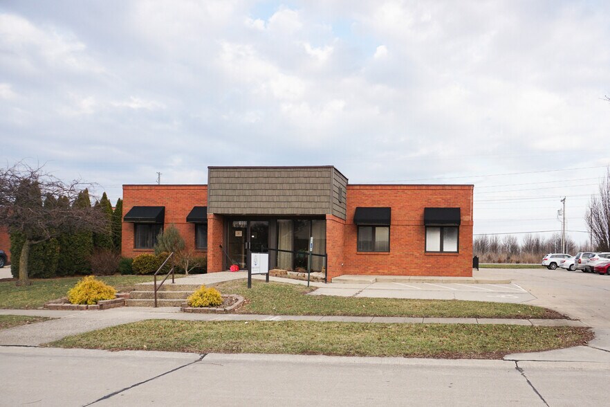 Primary Photo Of 1800 Woodfield Dr, Savoy Office For Lease